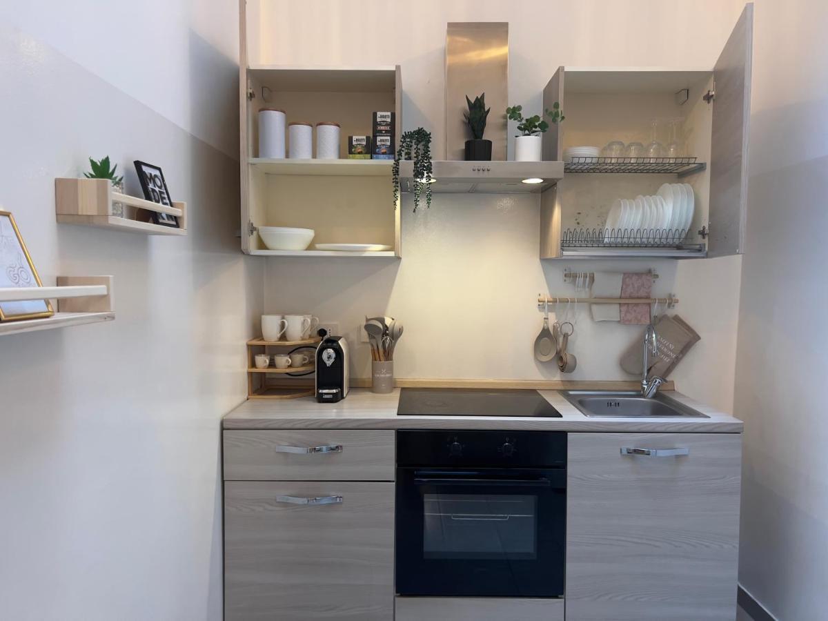 Regina Milano In Porta Romana 3 - Sky Tv, Wifi & Breakfast Box Appartement Buitenkant foto
